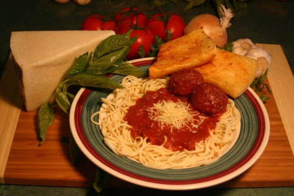 SPAGHETTI OR PENNE W/ MEATBALLS